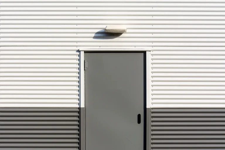 coupe transversale du noyau de porte acoustique montrant les couches de laine de roche et d'acier