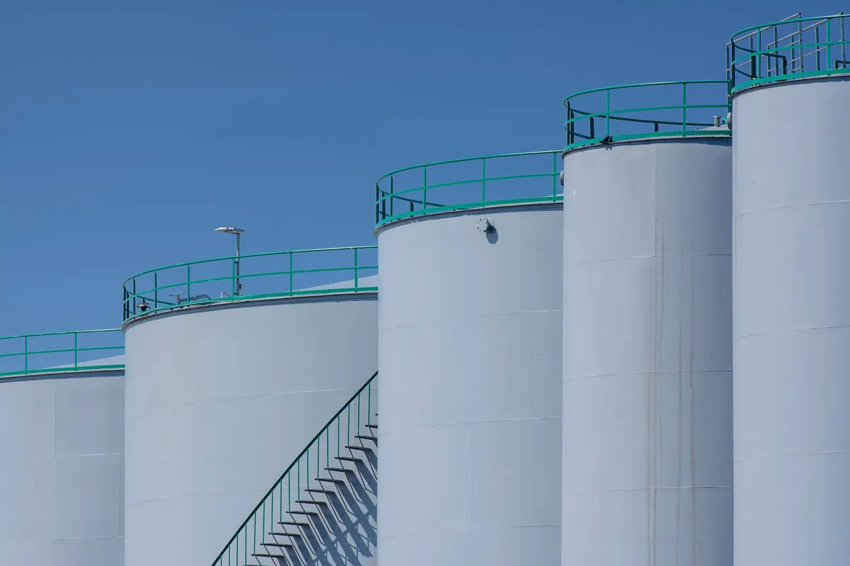 Energy efficient warehouse utilizing environmental separation for cost reduction