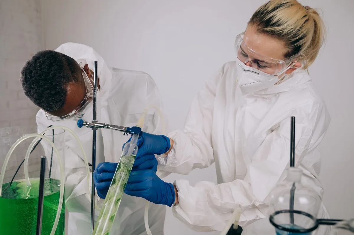 Airborne particle counter measuring cleanroom contamination under ISO 14644 standards