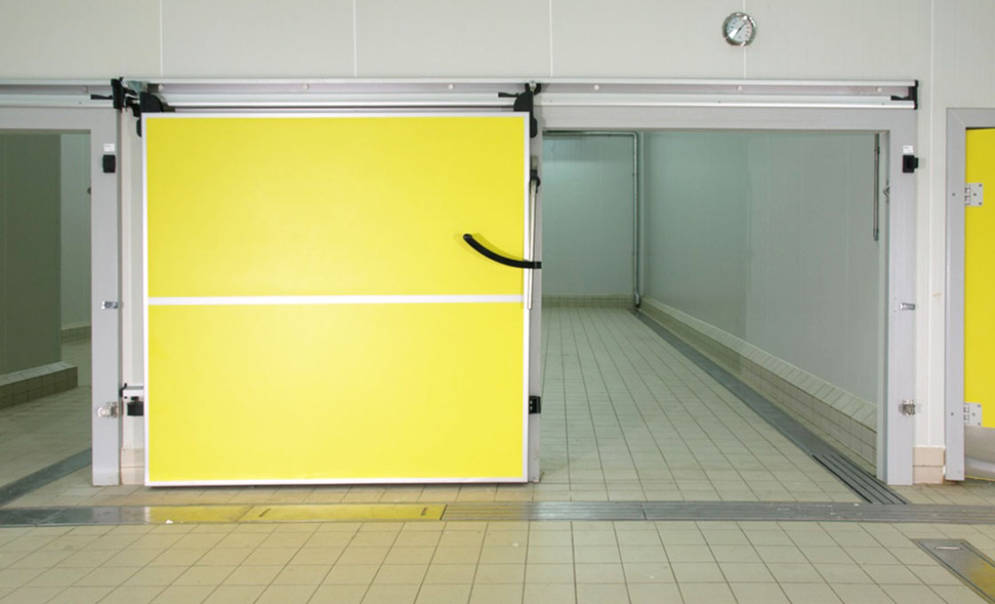 RAX controlled atmosphere CA door with gas-tight sealing on a controlled atmosphere fruit storage room