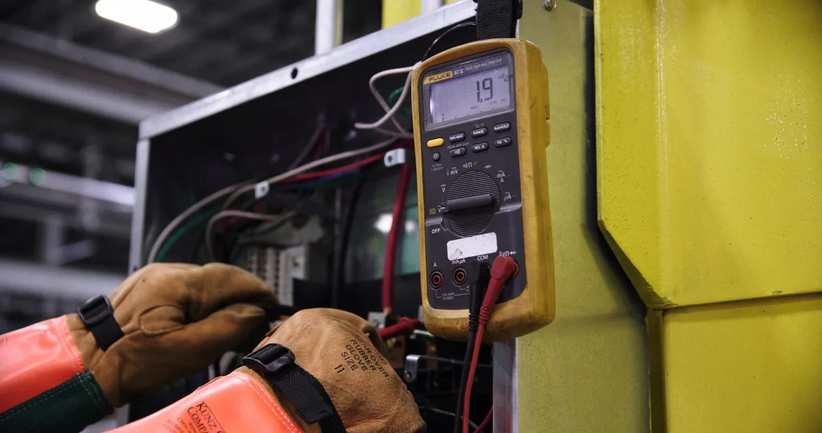 Fehlervorsorge-Relais für 24 V-Feuermelder-Verriegelung und zentraler Notstromkreis