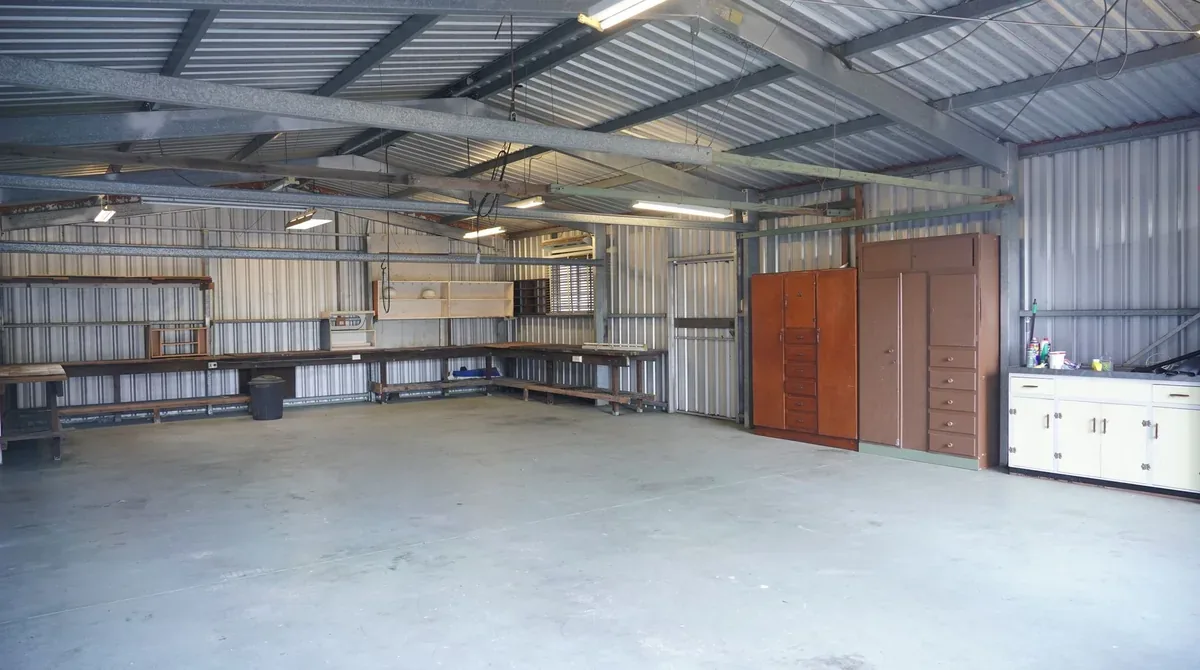 Heavy duty cold room insulated floor slab construction with underfloor ventilation heating pipes