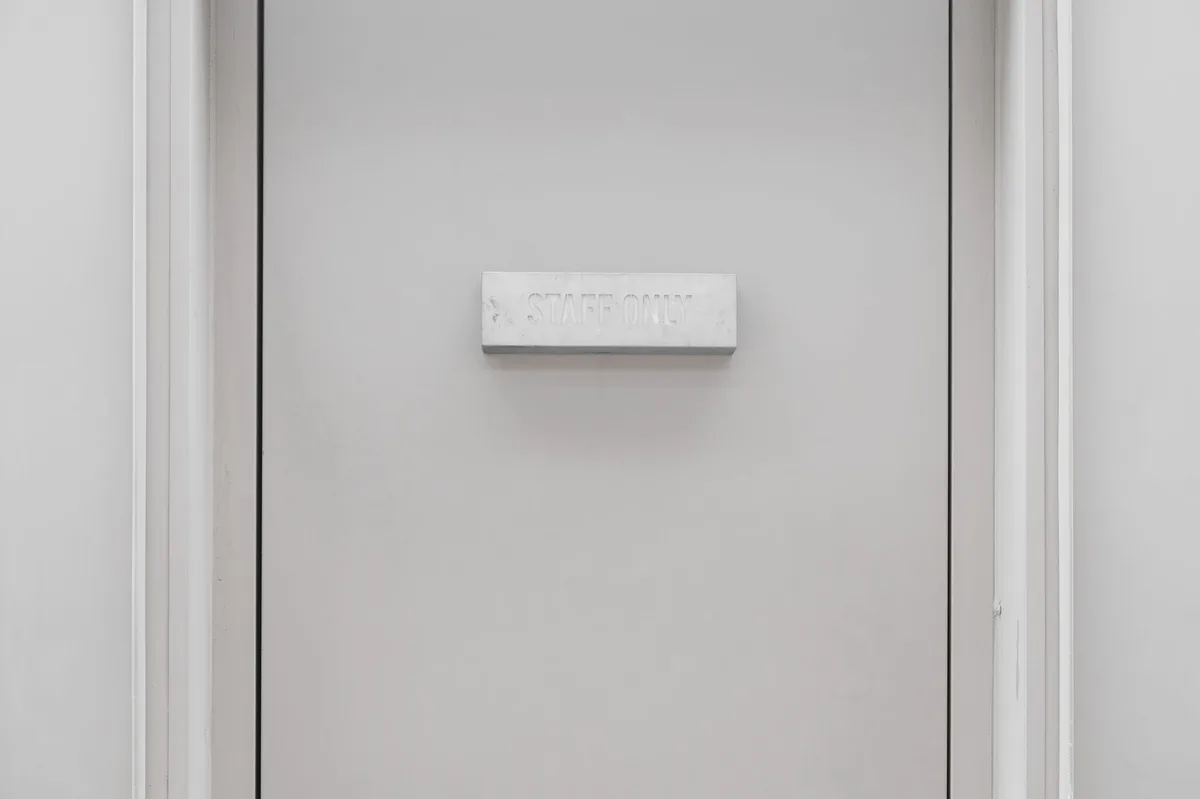 Automatic concealed drop down bottom seal deployed on cleanroom floor