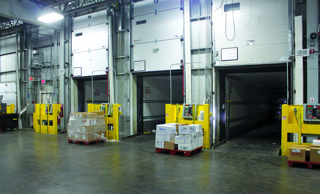 Insulated loading dock doors for logistics parks and cold-chain docks