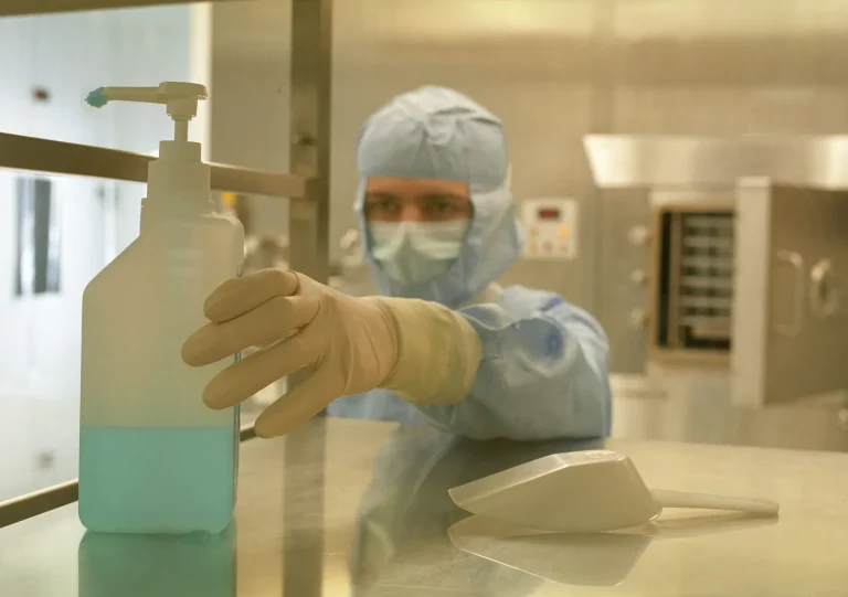 Biopharmazeutisches Reinraumlabor, ausgestattet mit präziser isolierter Kaltlager-Tür