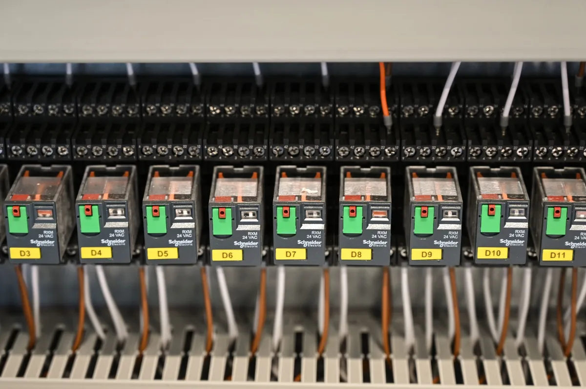 Placa de circuito de controlador lógico programable para interbloqueo secuencial de esclusa de 24V