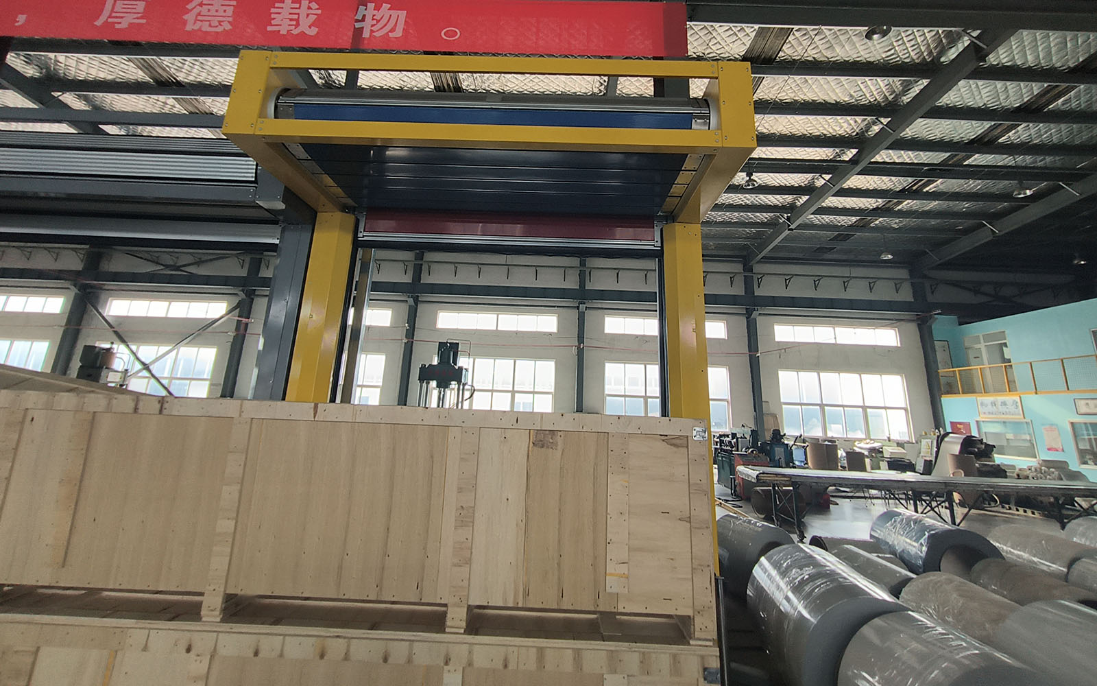 Export packing with steel frame and stretch film
