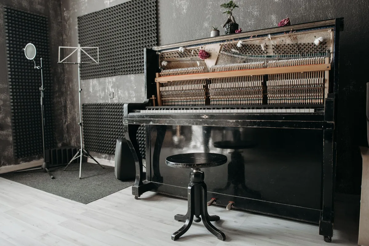 Heavy soundproof acoustic door installed in professional sound recording studio (Source: Pexels)