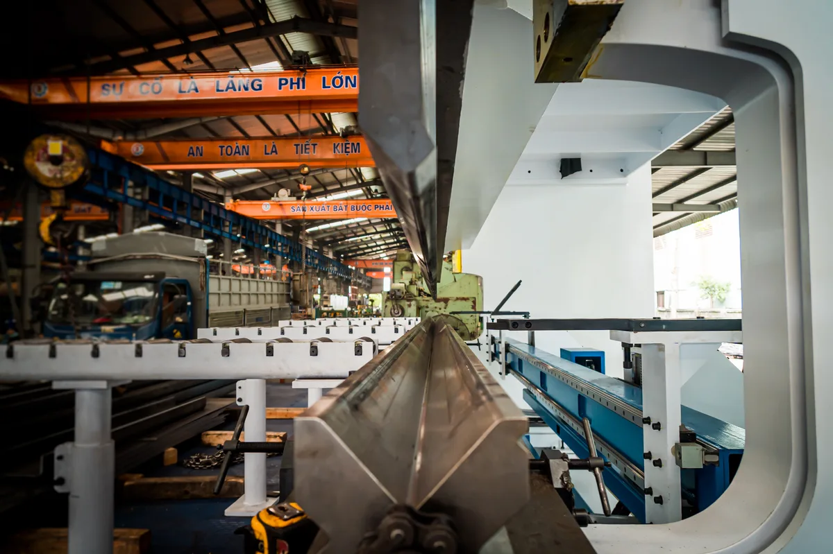 Grade 316L stainless steel sheet metal engineered for pharmaceutical cleanroom doors