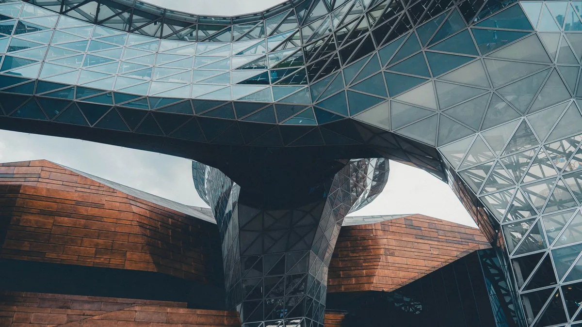Futuristic smart building facade featuring automated aluminum roller shutters (Source: Pexels)