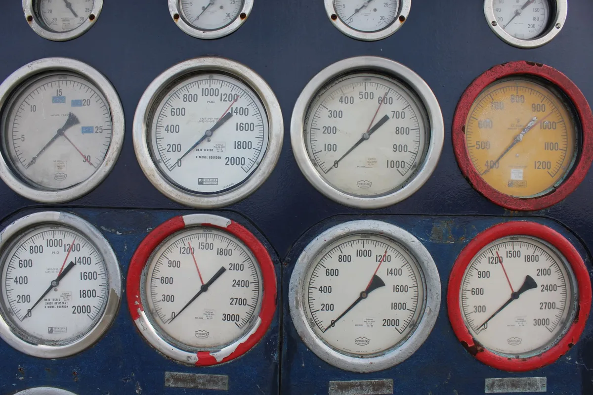 عرض مقياس ضغط الهواء المختلف لقفل الهواء HVAC في مجمع المستحضرات الصيدلانية (المصدر: ملف هندسي من Raxdoors)