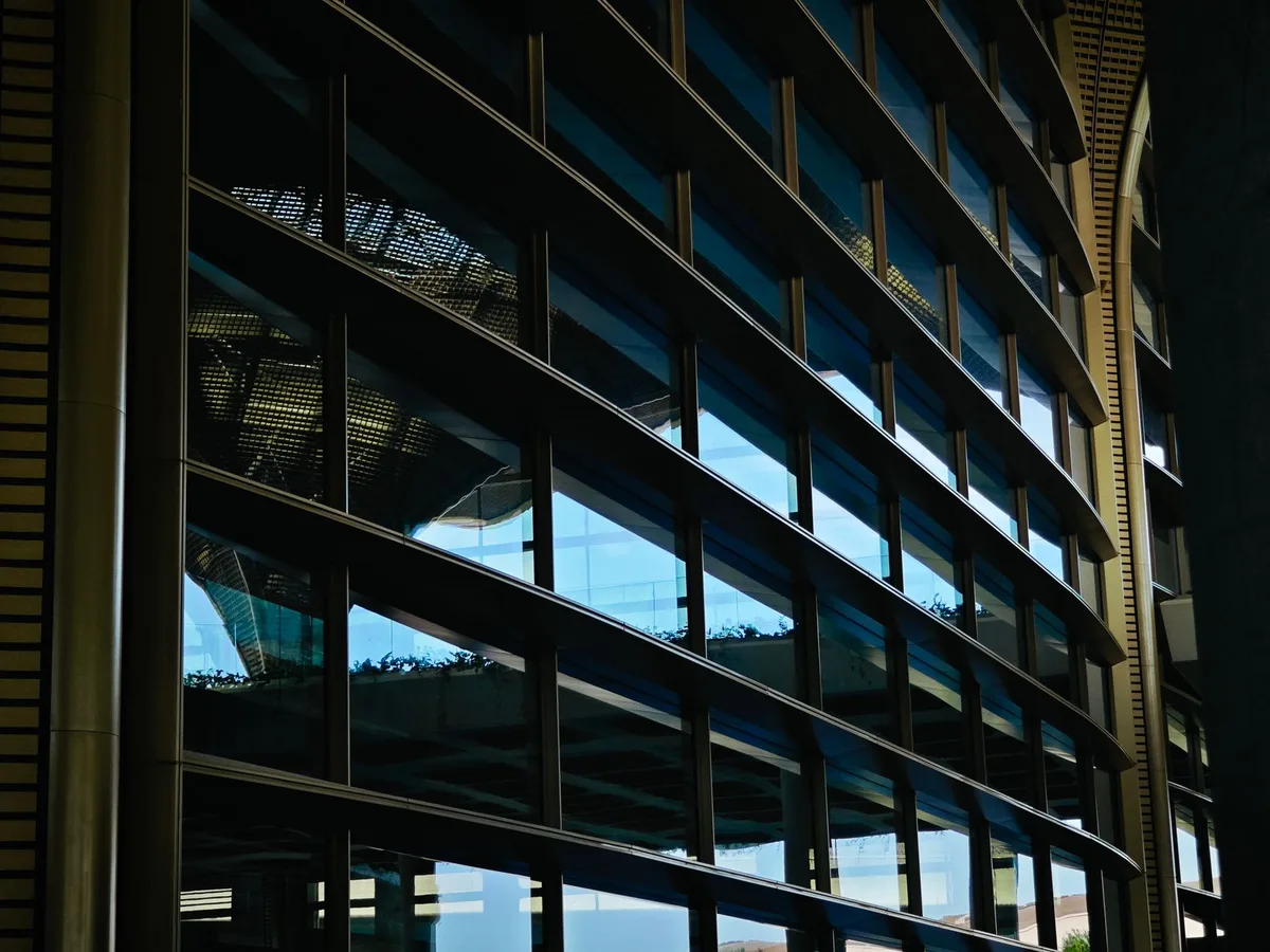 ventana de visión cerámica doble acristalamiento con clasificación contra incendios empotrada en puerta de sala limpia (fuente: archivo de ingeniería de Raxdoors)