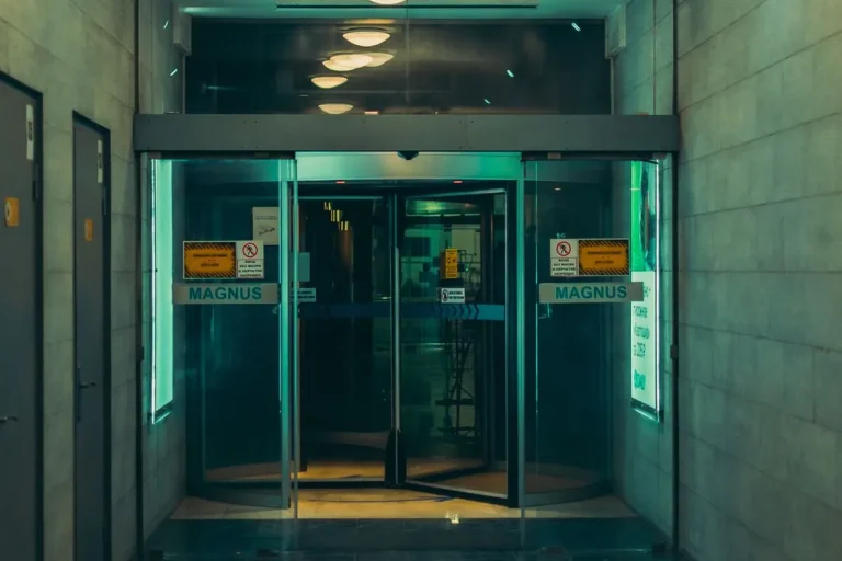 Hermetic sliding cleanroom door in narrow pharmaceutical processing corridor