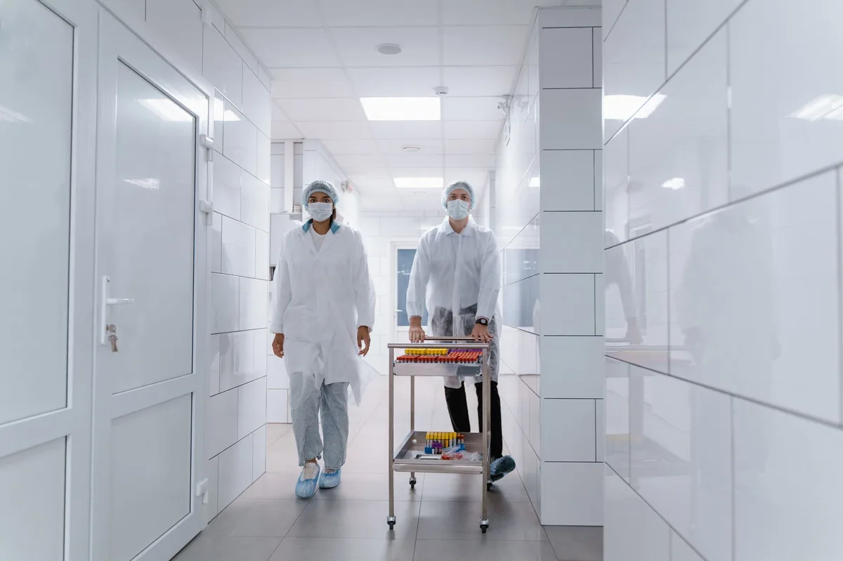 Pharmaceutical cleanroom door installed in a secondary packaging corridor (source: Raxdoors engineering)