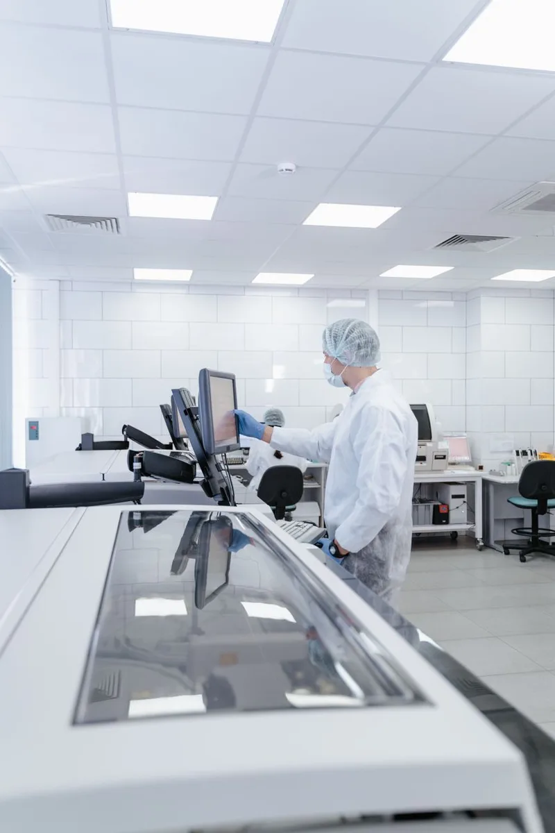 Construção monobloco do batente de porta em aço inox com dobradiças pivot ocultas para cleanroom